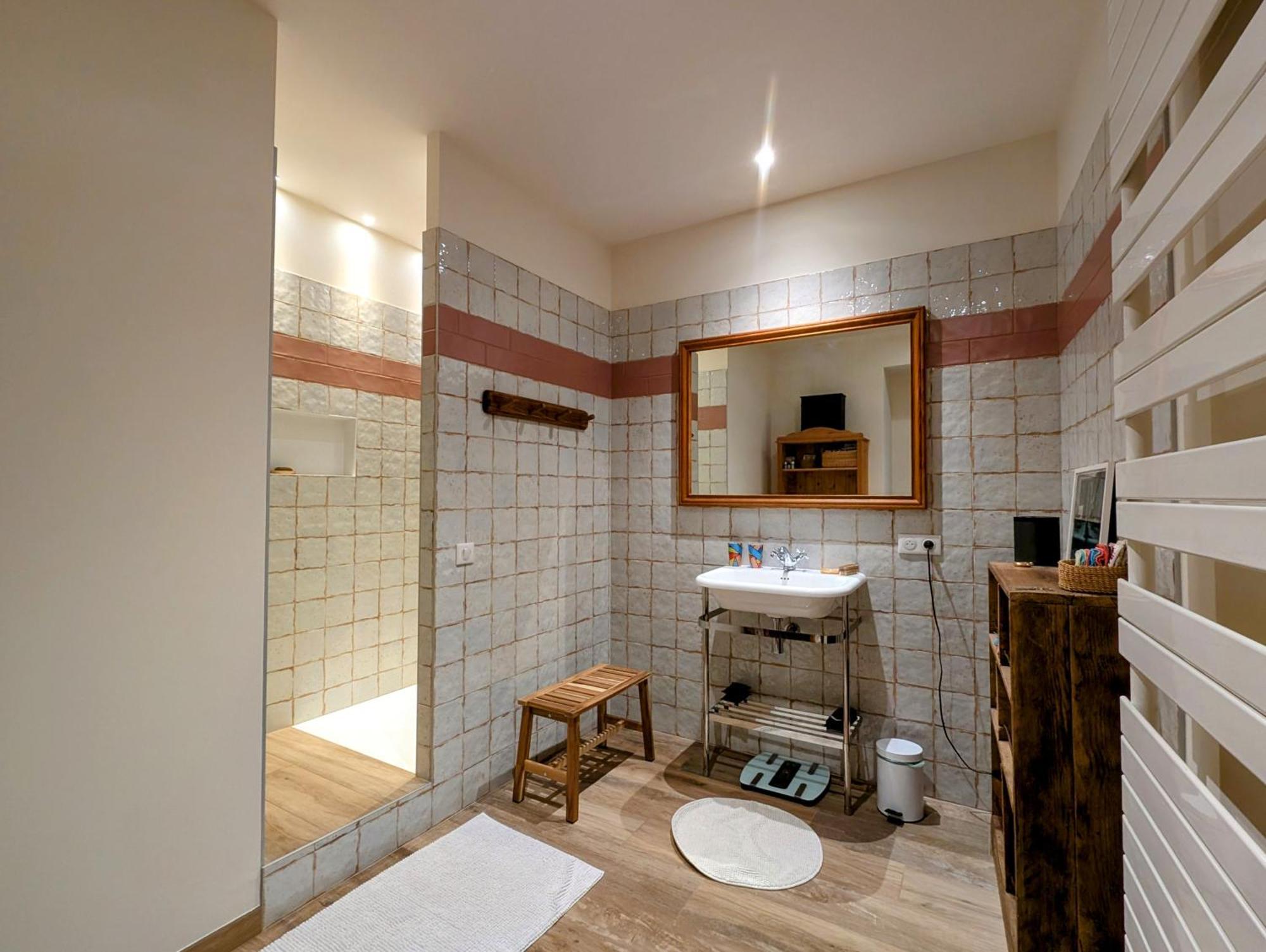 Clem - Appartement Dans Le Coeur D'Arles Exterior photo